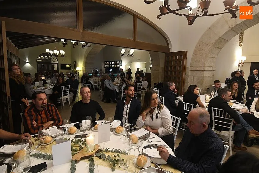 Foto 9 - El empresariado premia en una festiva velada a Olegario Renilla, Pizpireta Villa Rural y Seat Las Cantinas