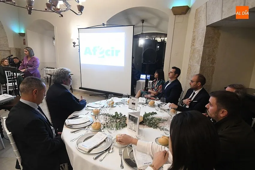 Foto 10 - El empresariado premia en una festiva velada a Olegario Renilla, Pizpireta Villa Rural y Seat Las Cantinas