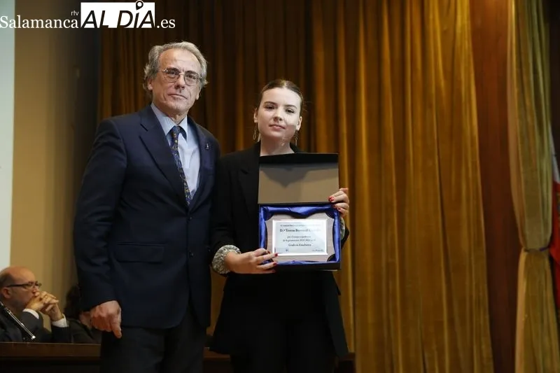 Entrega de los reconocimientos de la Facultad de Ciencias y de Química de la USAL, del curso 2022-23, para los estudiantes con mejores expedientes y el personal que alcanza la jubilación. Foto David Sañudo