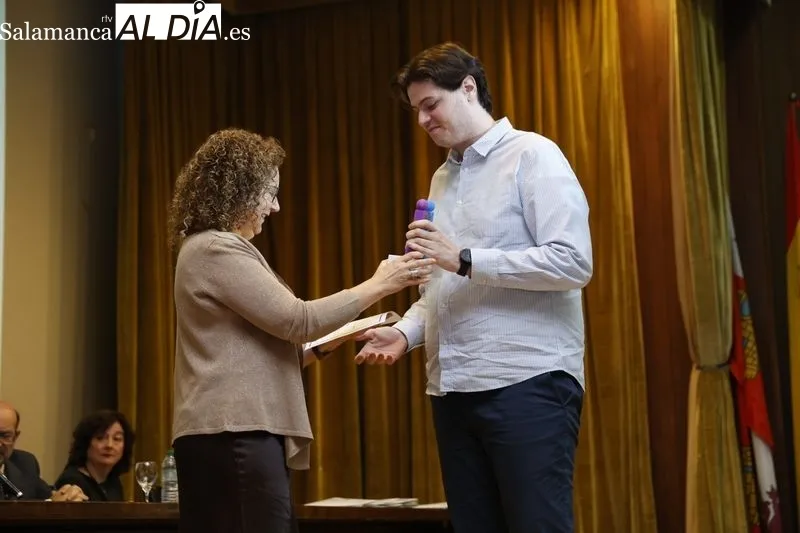Entrega de los reconocimientos de la Facultad de Ciencias y de Química de la USAL, del curso 2022-23, para los estudiantes con mejores expedientes y el personal que alcanza la jubilación. Foto David Sañudo