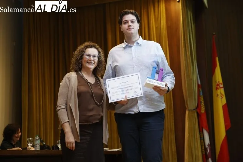 Entrega de los reconocimientos de la Facultad de Ciencias y de Química de la USAL, del curso 2022-23, para los estudiantes con mejores expedientes y el personal que alcanza la jubilación. Foto David Sañudo