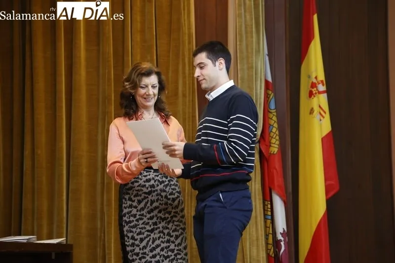 Entrega de los reconocimientos de la Facultad de Ciencias y de Química de la USAL, del curso 2022-23, para los estudiantes con mejores expedientes y el personal que alcanza la jubilación. Foto David Sañudo