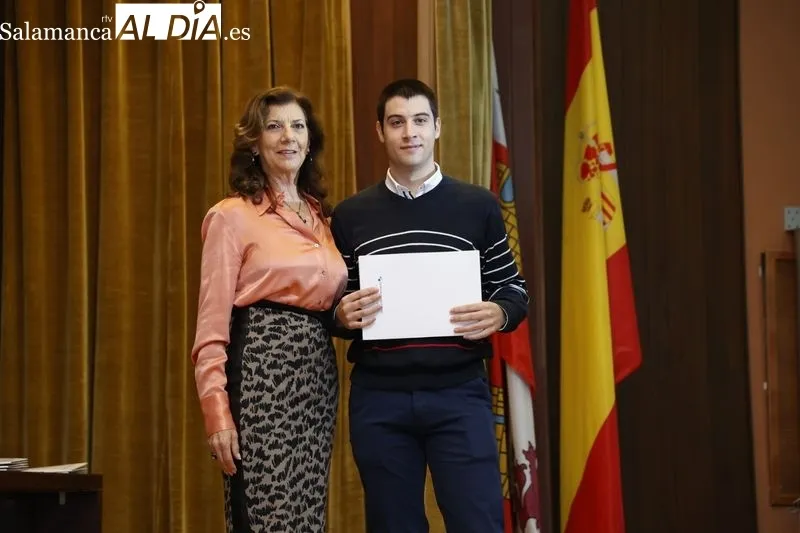 Entrega de los reconocimientos de la Facultad de Ciencias y de Química de la USAL, del curso 2022-23, para los estudiantes con mejores expedientes y el personal que alcanza la jubilación. Foto David Sañudo
