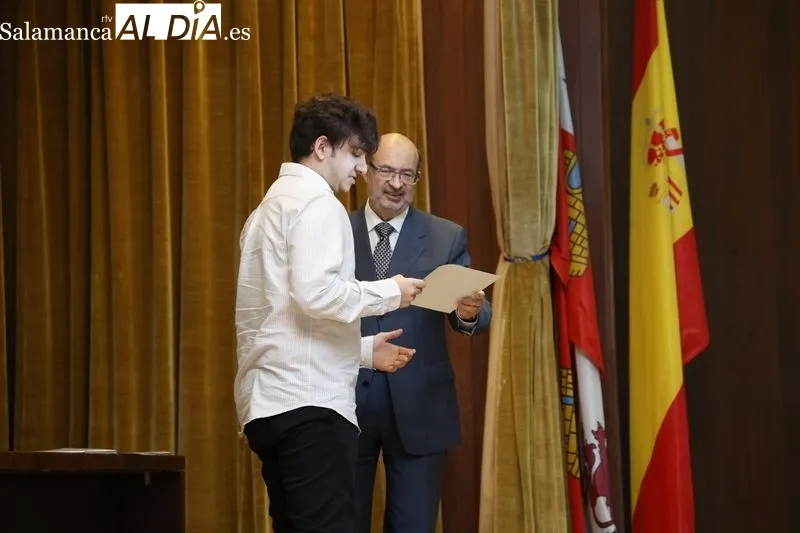 Entrega de los reconocimientos de la Facultad de Ciencias y de Química de la USAL, del curso 2022-23, para los estudiantes con mejores expedientes y el personal que alcanza la jubilación. Foto David Sañudo