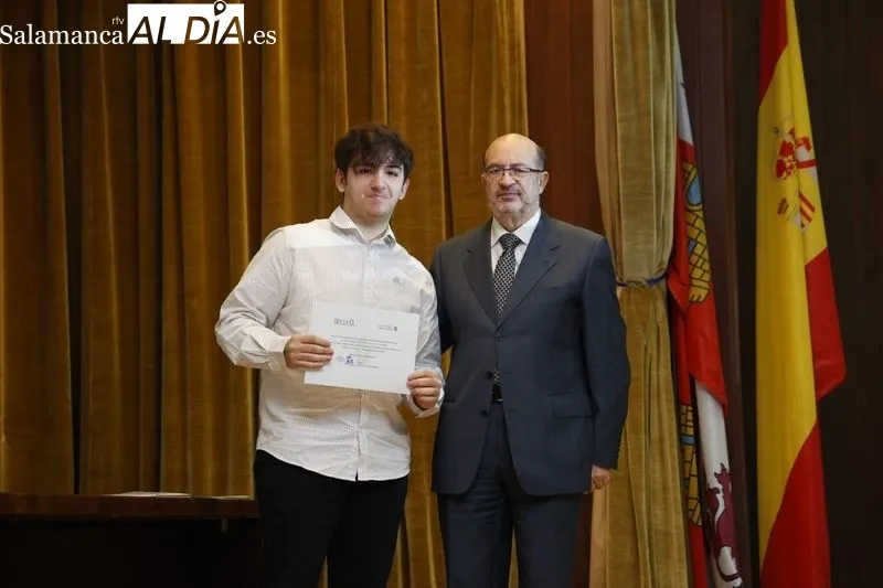 Entrega de los reconocimientos de la Facultad de Ciencias y de Química de la USAL, del curso 2022-23, para los estudiantes con mejores expedientes y el personal que alcanza la jubilación. Foto David Sañudo