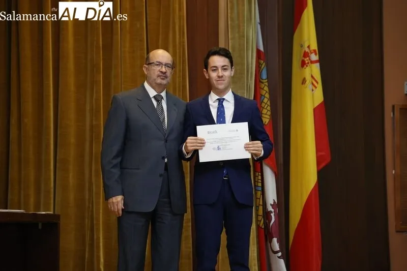 Entrega de los reconocimientos de la Facultad de Ciencias y de Química de la USAL, del curso 2022-23, para los estudiantes con mejores expedientes y el personal que alcanza la jubilación. Foto David Sañudo