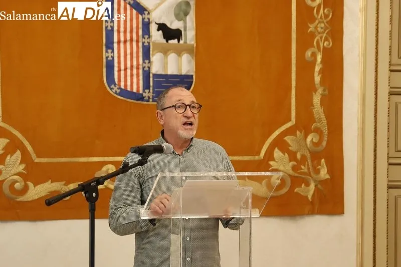 El Ayuntamiento de Salamanca acogía esta mañan la presentación de la carrera popular ‘San Silvestre Salmantina’. Foto de David Sañudo