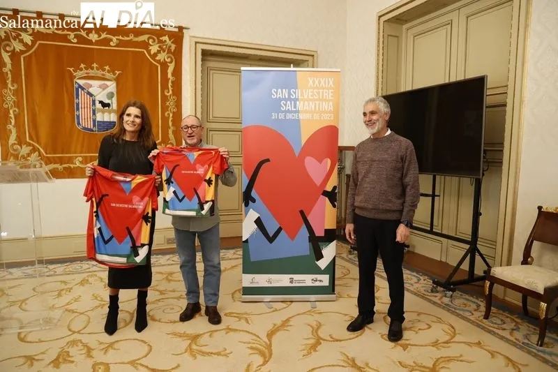 El Ayuntamiento de Salamanca acogía esta mañan la presentación de la carrera popular ‘San Silvestre Salmantina’. Foto de David Sañudo