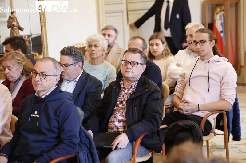 El Ayuntamiento de Salamanca acogía esta mañan la presentación de la carrera popular ‘San Silvestre Salmantina’. Foto de David Sañudo