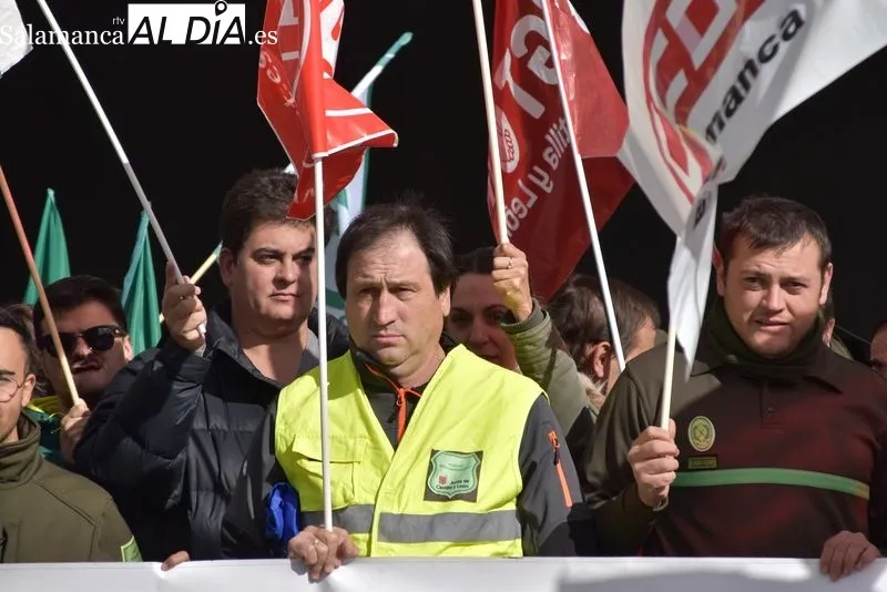 Protestas de agentes medioambientales ante la Delegación de la Junta CyL en Salamanca. Foto Vanesa Martins