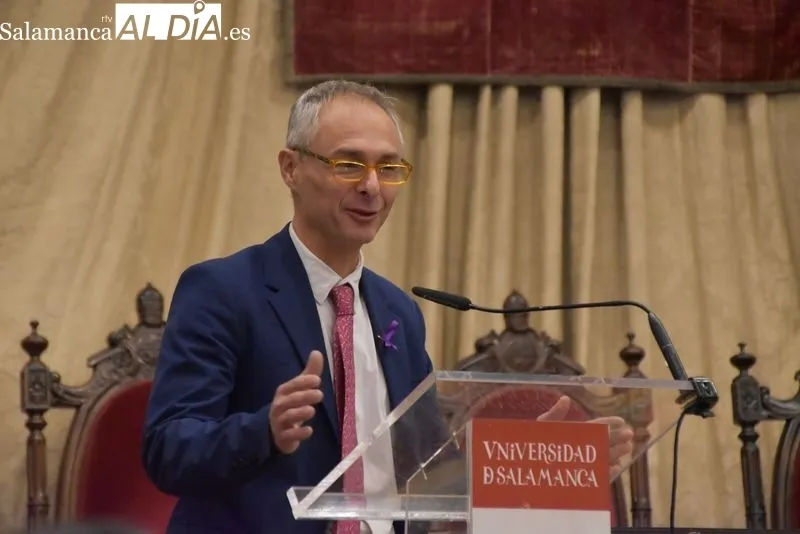 Rozalén y su 'Puerta violeta' hacen cantar al Paraninfo de la Universidad de Salamanca | FOTOS: Vanesa Martins 