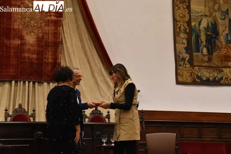 Rozalén y su 'Puerta violeta' hacen cantar al Paraninfo de la Universidad de Salamanca | FOTOS: Vanesa Martins 