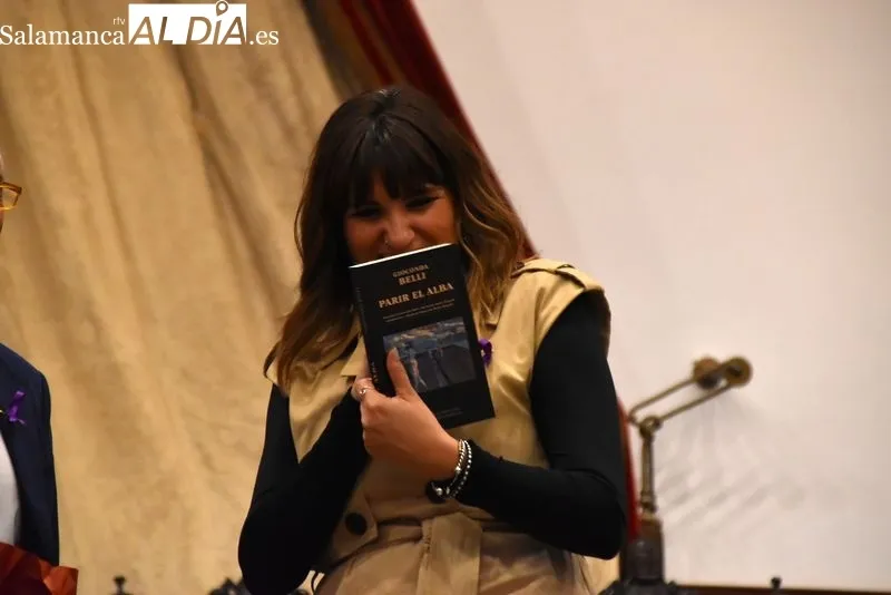 Rozalén y su 'Puerta violeta' hacen cantar al Paraninfo de la Universidad de Salamanca | FOTOS: Vanesa Martins 