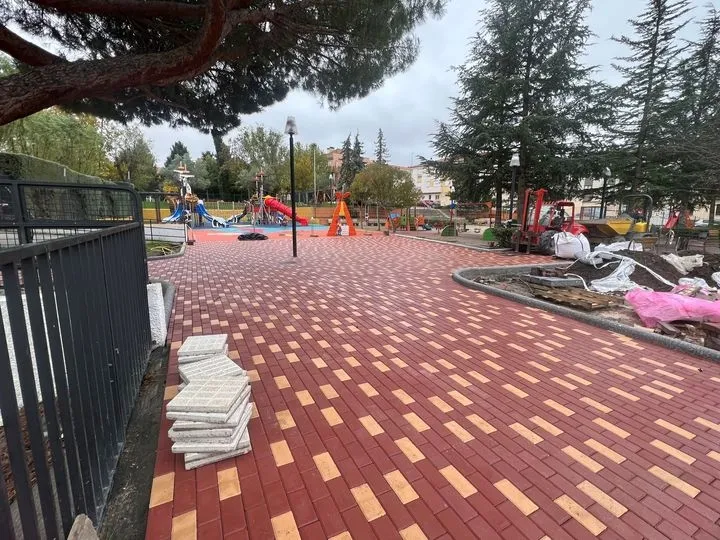 Comienzan las obras de acondicionamiento del acceso al parque infantil Carbajosa
