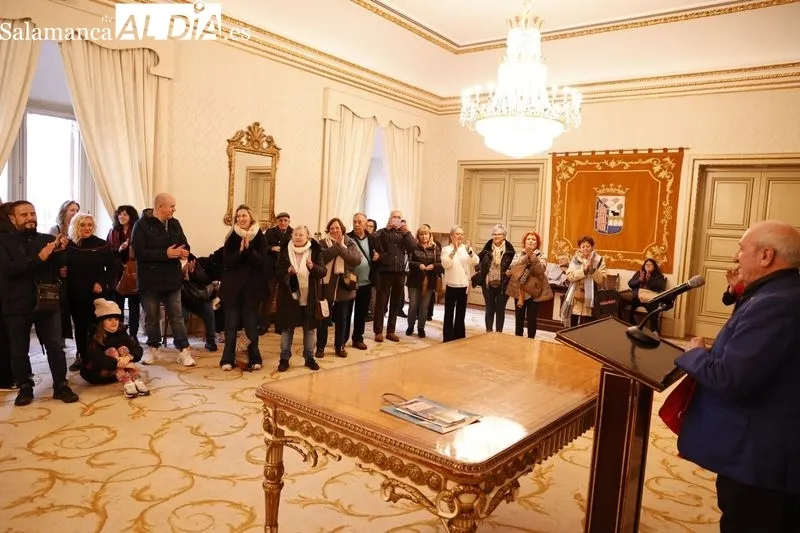 Miembros de la Casa de Salamanca de Leganés en el consistorio charro | FOTOS: David Sañudo 