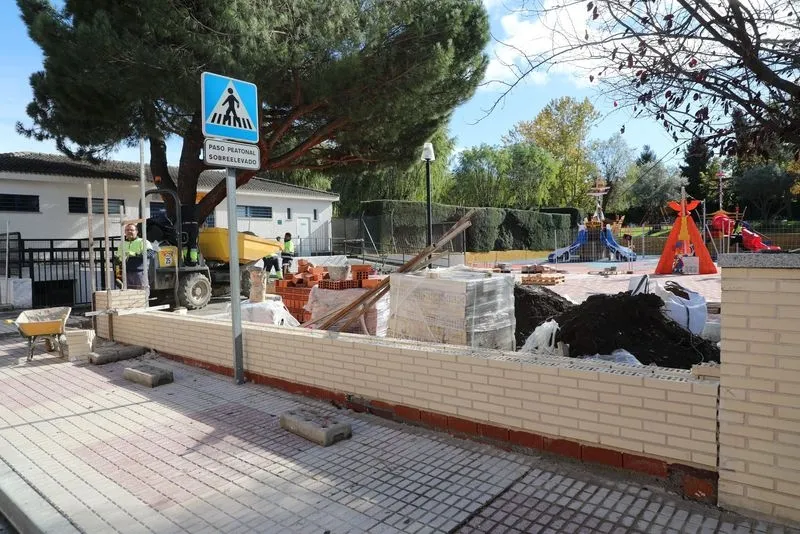 Comienzan las obras de acondicionamiento del acceso al parque infantil Carbajosa