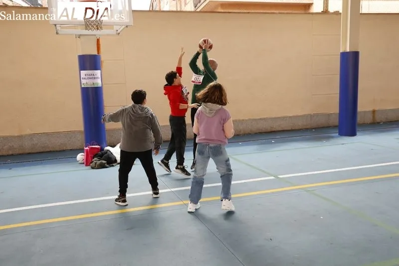Pequeños y mayores disfrutan en Salamanca de 'Deporte en familia' | FOTOS: David Sañudo 