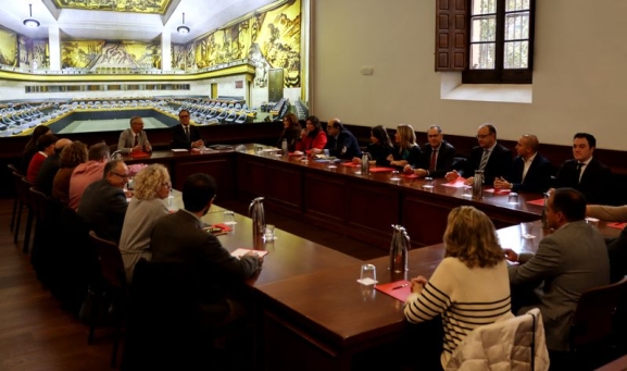 As equipas governamentais da Câmara Municipal e da Universidade elaboram os seus planos para o crescimento de Salamanca