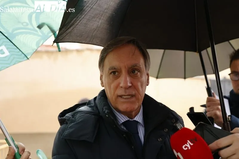 Visita del alcalde de Salamanca, Carlos García Carbayo, a las obras en el Barrio Blanco. Foto de David Sañudo