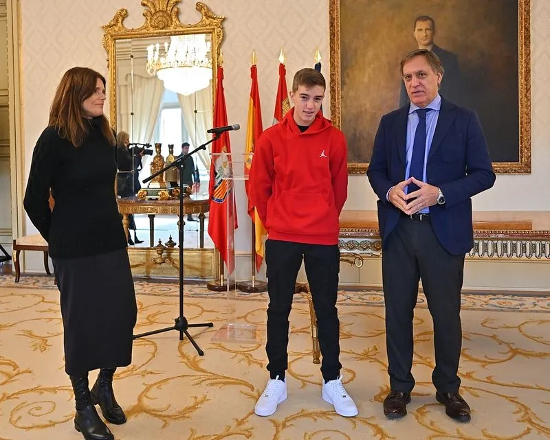 Recepción a Samuel Rivas, campeón del mundo de pádel de menores, en el Ayuntamiento de Salamanca
