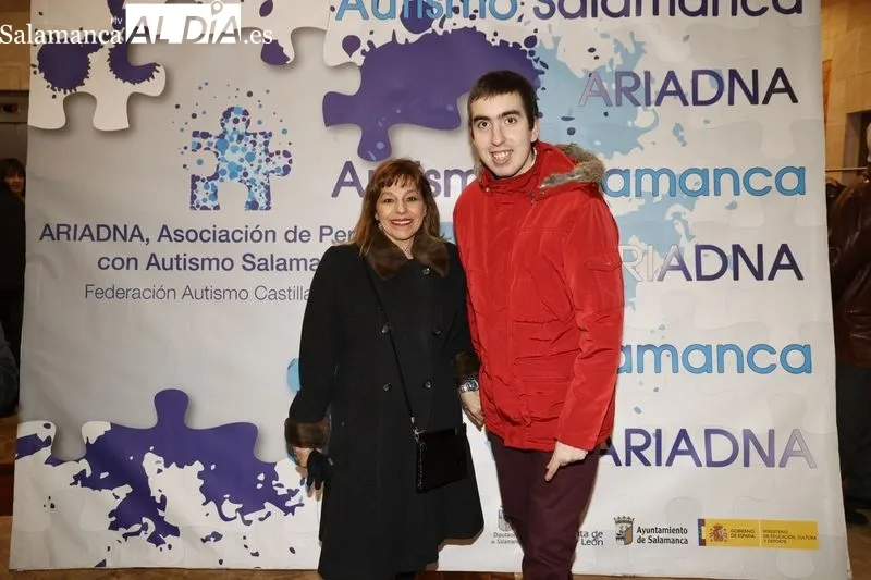 Ariadna, arropada, en su cena benéfica. Fotos: David Sañudo