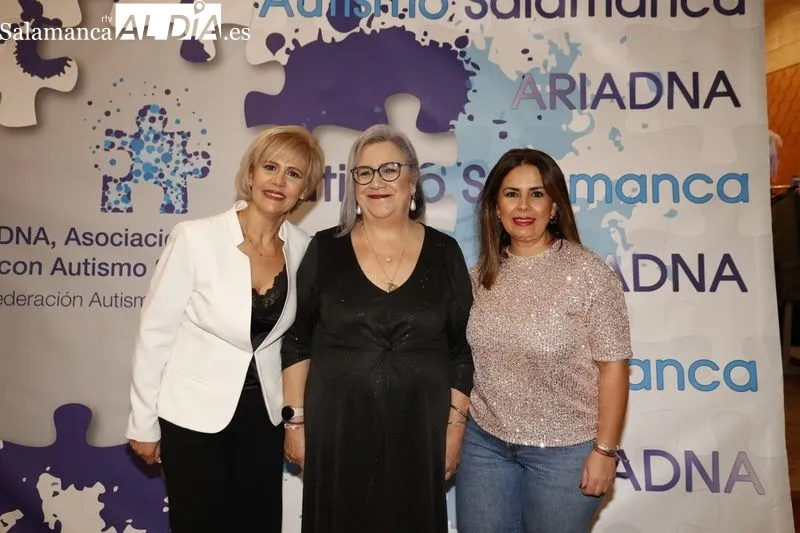 Ariadna, arropada, en su cena benéfica. Fotos: David Sañudo
