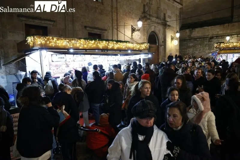 Mercado Navideño en la plaza de Anaya. Fotos: David Sañudo