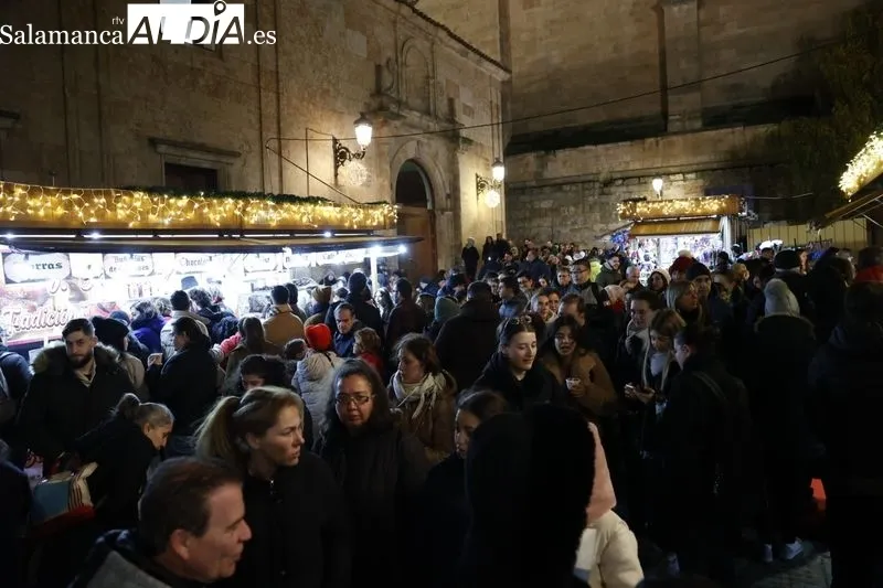 Mercado Navideño en la plaza de Anaya. Fotos: David Sañudo