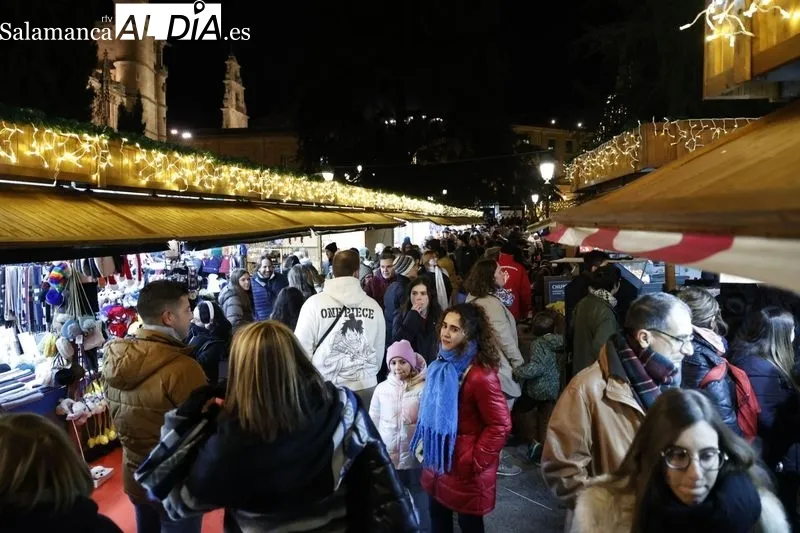 Mercado Navideño en la plaza de Anaya. Fotos: David Sañudo