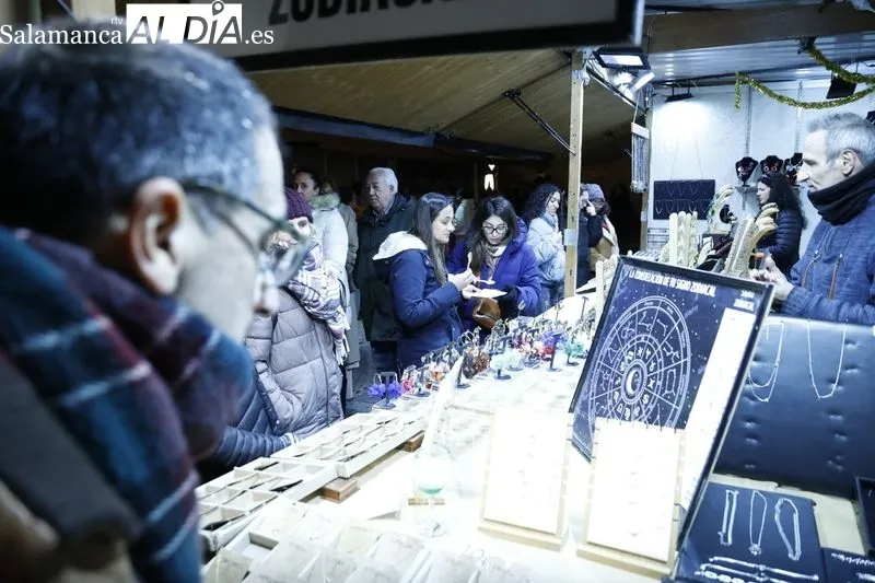 Mercado Navideño en la plaza de Anaya. Fotos: David Sañudo