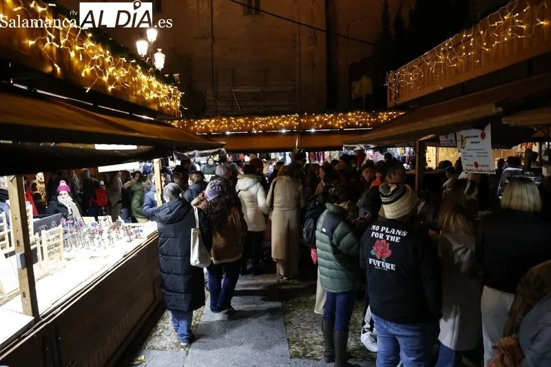 Mercado Navideño en la plaza de Anaya. Fotos: David Sañudo