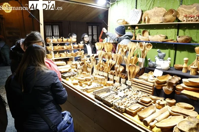 Mercado Navideño en la plaza de Anaya. Fotos: David Sañudo