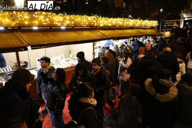 Mercado Navideño en la plaza de Anaya. Fotos: David Sañudo