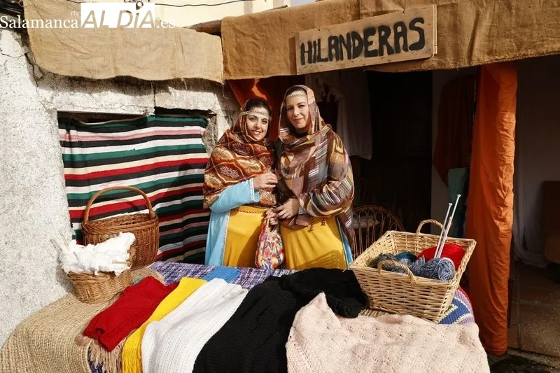 Los vecinos se preparan para su tradicional Belén Viviente. Fotos: David Sañudo