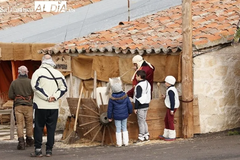 Los vecinos se preparan para su tradicional Belén Viviente. Fotos: David Sañudo