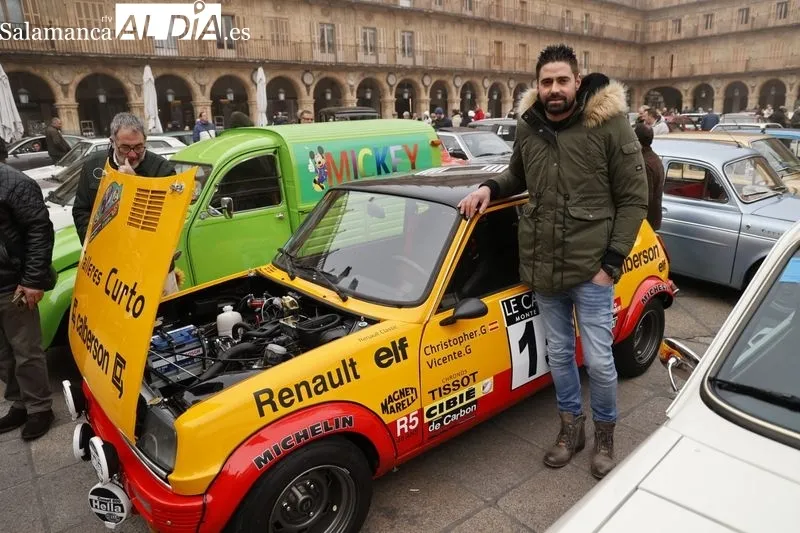 Concentración de vehículos en la Plaza Mayor de Salamanca en el Día del Guardia Urbano. Fotos: David Sañudo