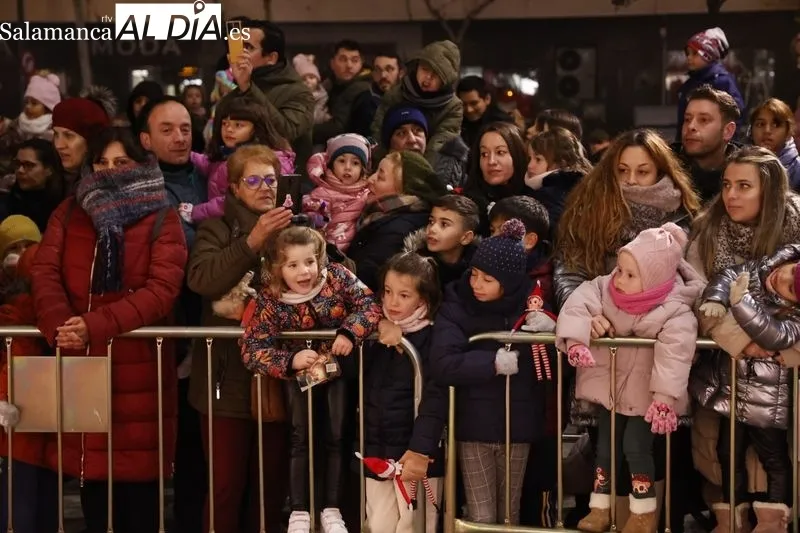 Papá Noel ha llenado de alegría e ilusión a los más pequeños en El Corte Inglés. Fotos: David Sañudo