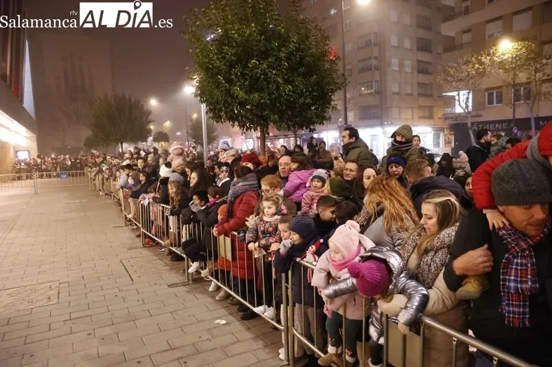 Papá Noel ha llenado de alegría e ilusión a los más pequeños en El Corte Inglés. Fotos: David Sañudo