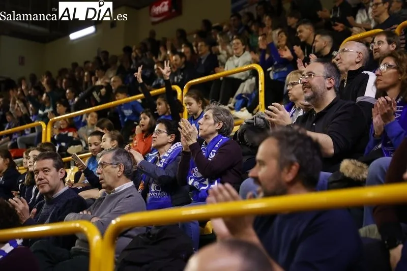Ambiente en Würzburg durante el partido del Perfumerías Avenida y Virtus Bologna. Fotos: David Sañudo