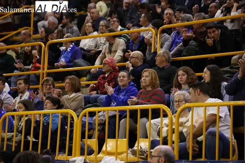 Ambiente en Würzburg durante el partido del Perfumerías Avenida y Virtus Bologna. Fotos: David Sañudo