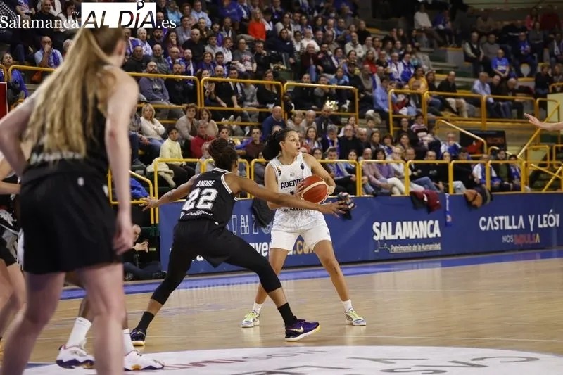 Partido de Euroliga entre el Perfumerías Avenida y el Virtus Bologna. Fotos: David Sañudo