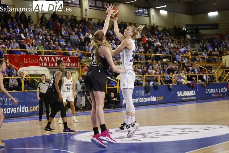 Partido de Euroliga entre el Perfumerías Avenida y el Virtus Bologna. Fotos: David Sañudo