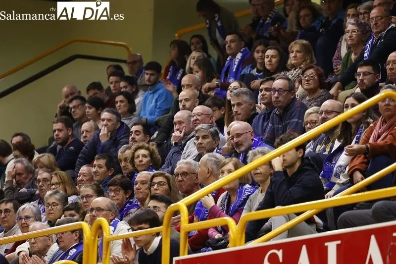 Ambiente en Würzburg durante el partido del Perfumerías Avenida y Virtus Bologna. Fotos: David Sañudo
