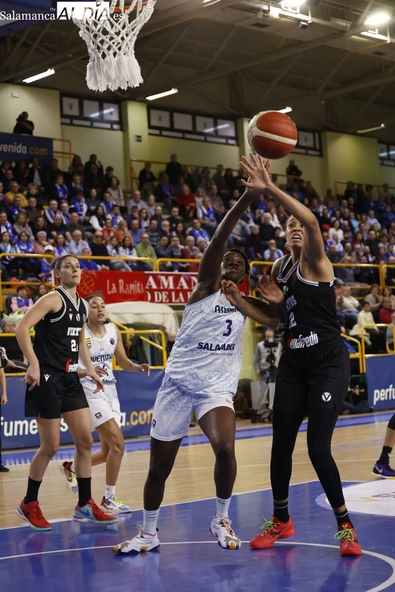Partido de Euroliga entre el Perfumerías Avenida y el Virtus Bologna. Fotos: David Sañudo