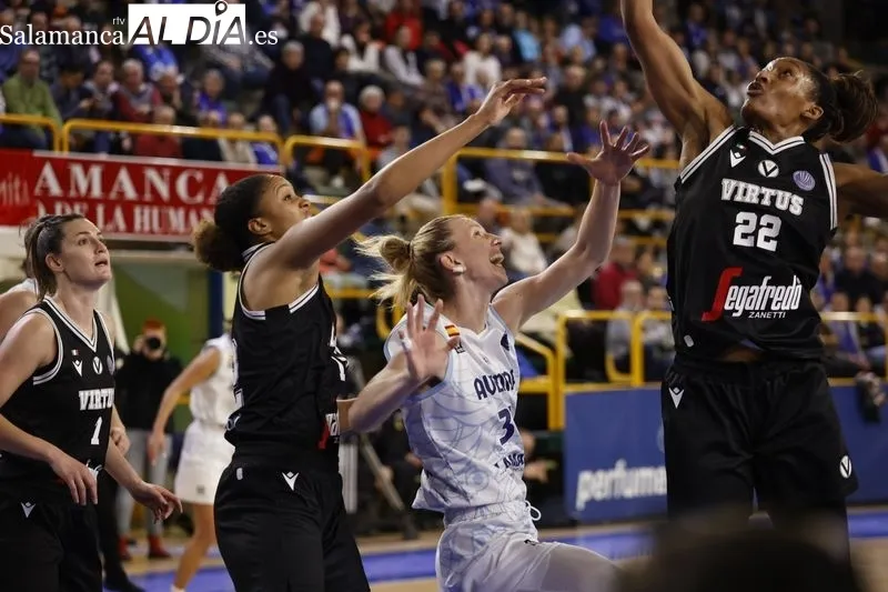 Partido de Euroliga entre el Perfumerías Avenida y el Virtus Bologna. Fotos: David Sañudo