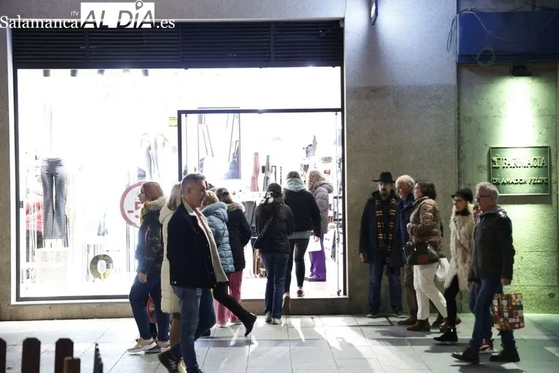 Ambiente en el centro de Salamanca en la tarde de este viernes. Fotos: David Sañudo