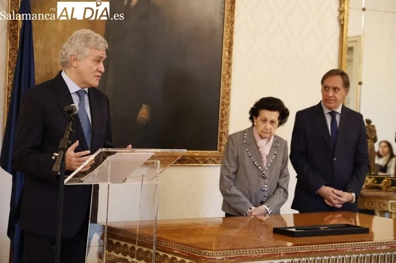 Acto de entrega de la batuta del primer director de la Banda Municipal de Música de Salamanca con motivo de su 60º aniversario | FOTOS: David Sañudo 