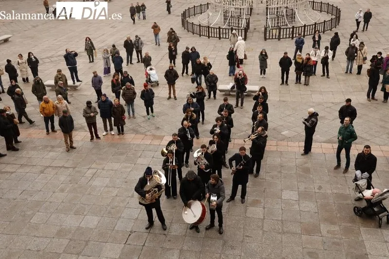 Acto de entrega de la batuta del primer director de la Banda Municipal de Música de Salamanca con motivo de su 60º aniversario | FOTOS: David Sañudo 