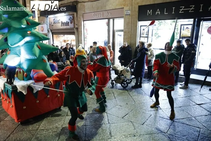 Pasacalles 'Duendes', de la compañía Kamaru Teatro. Fotos: David Sañudo