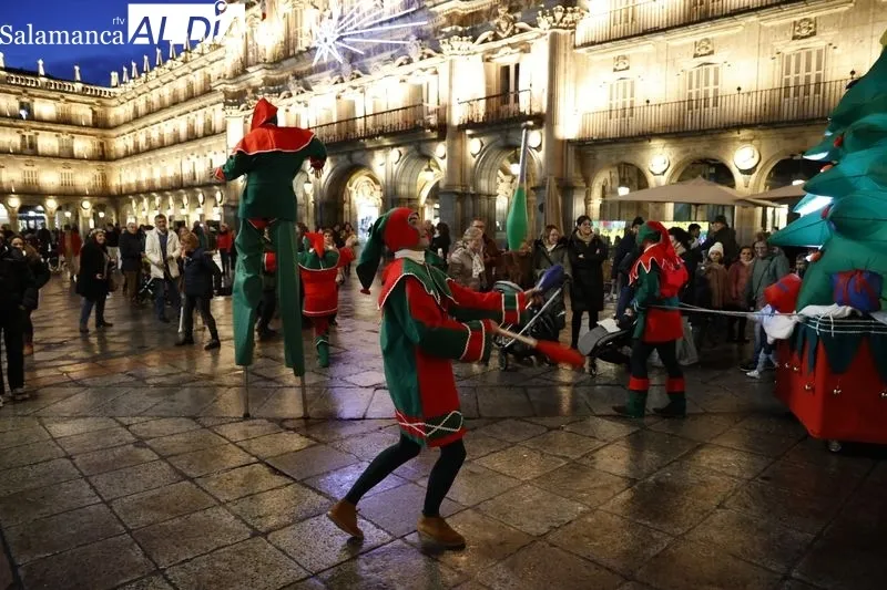 Pasacalles 'Duendes', de la compañía Kamaru Teatro. Fotos: David Sañudo